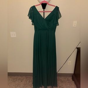 Emerald green. David’s bridal 100%polyester bridesmaid dress. Only worn ONCE.